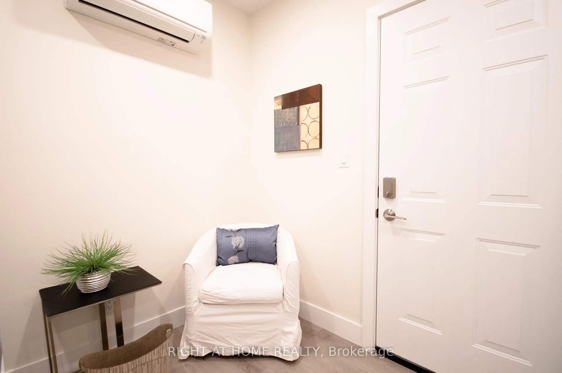 Photo 11 of 1448 Gerrard Street E, Toronto, Greenwood-Coxwell — HOMEH