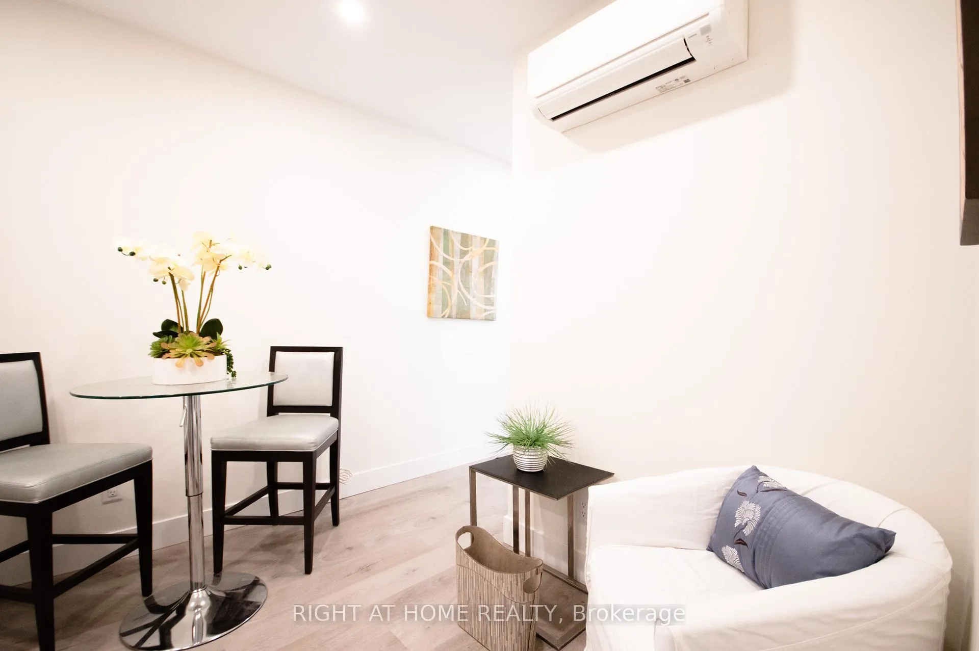 Photo 12 of 1448 Gerrard Street E, Toronto, Greenwood-Coxwell — HOMEH