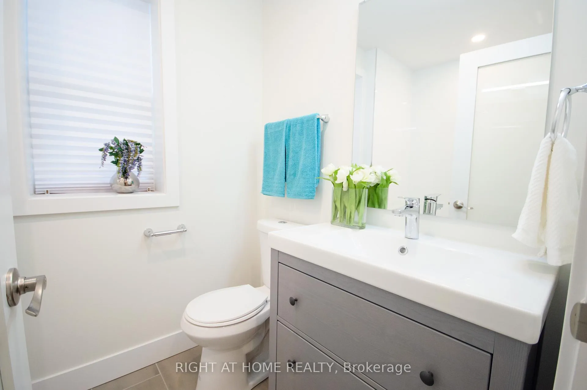 Photo 15 of 1448 Gerrard Street E, Toronto, Greenwood-Coxwell — HOMEH