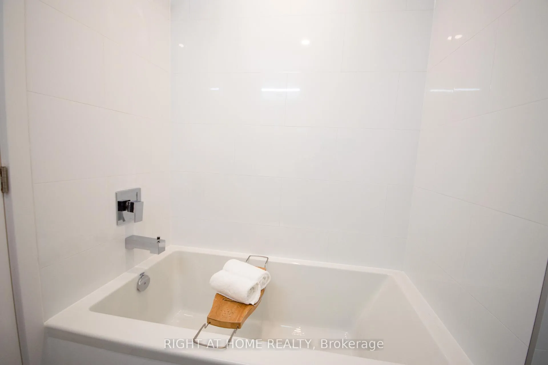 Photo 16 of 1448 Gerrard Street E, Toronto, Greenwood-Coxwell — HOMEH