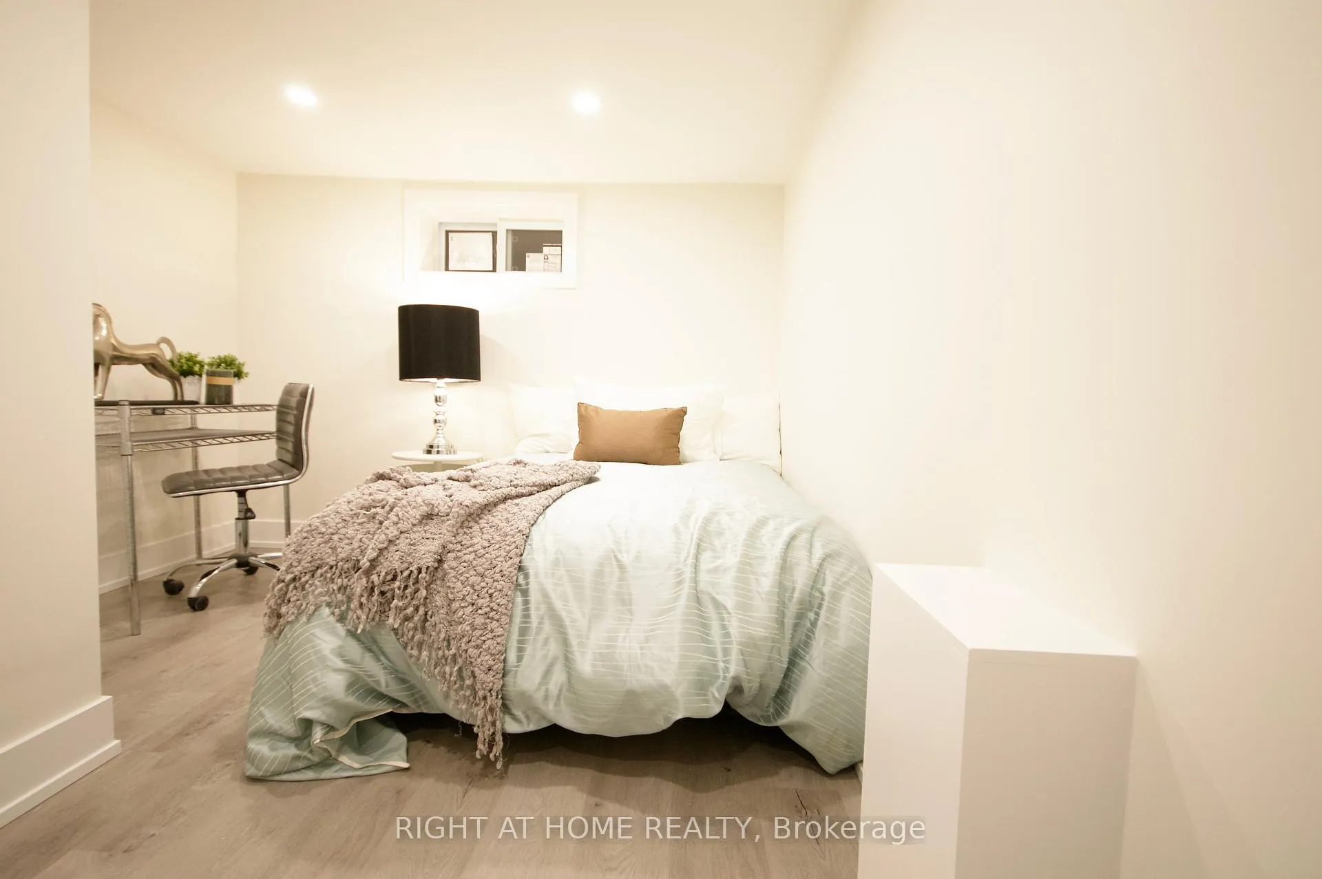 Photo 25 of 1448 Gerrard Street E, Toronto, Greenwood-Coxwell — HOMEH