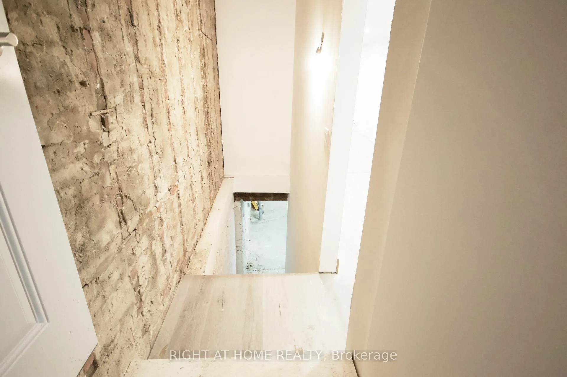 Photo 33 of 1448 Gerrard Street E, Toronto, Greenwood-Coxwell — HOMEH