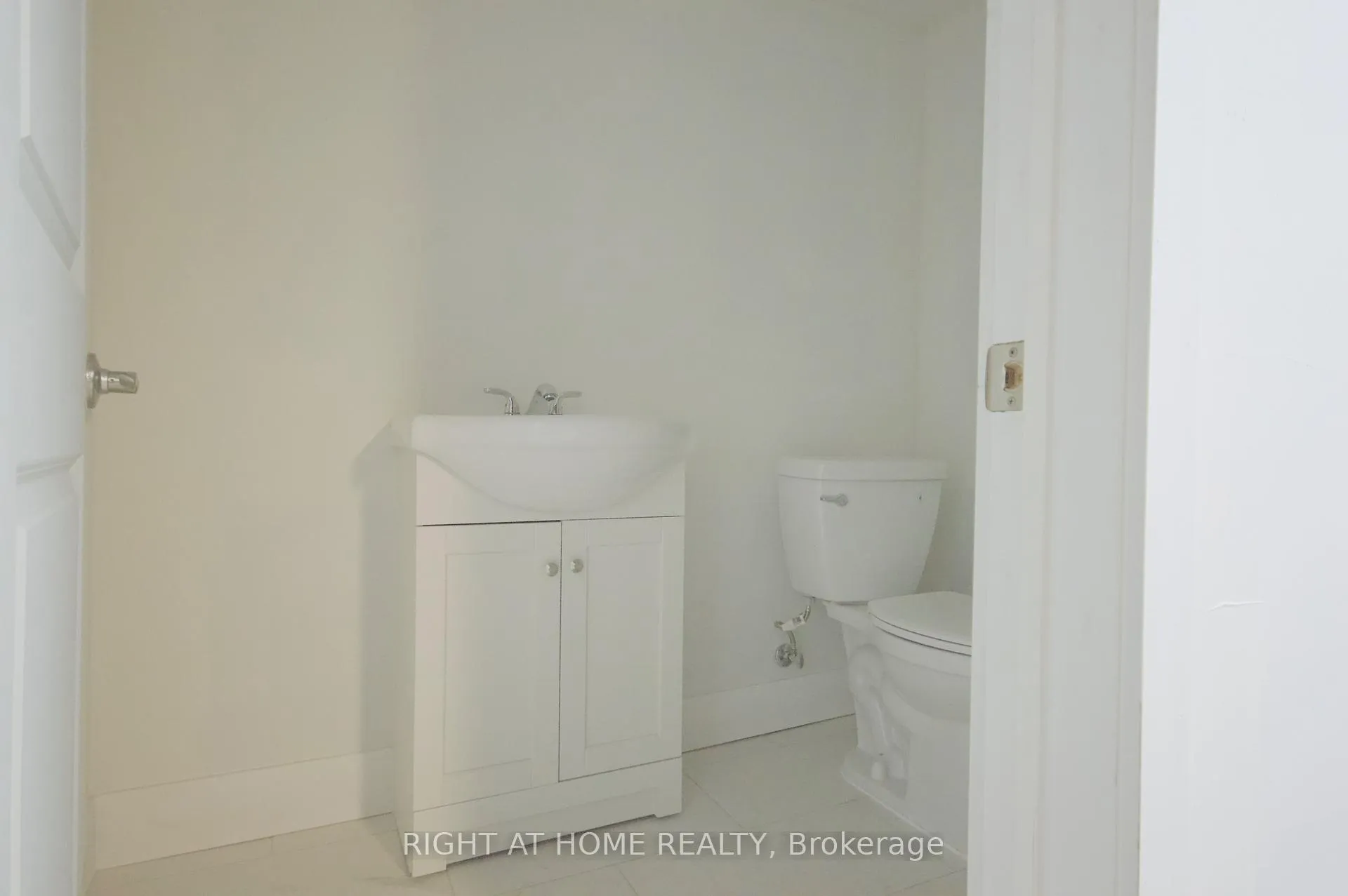 Photo 34 of 1448 Gerrard Street E, Toronto, Greenwood-Coxwell — HOMEH
