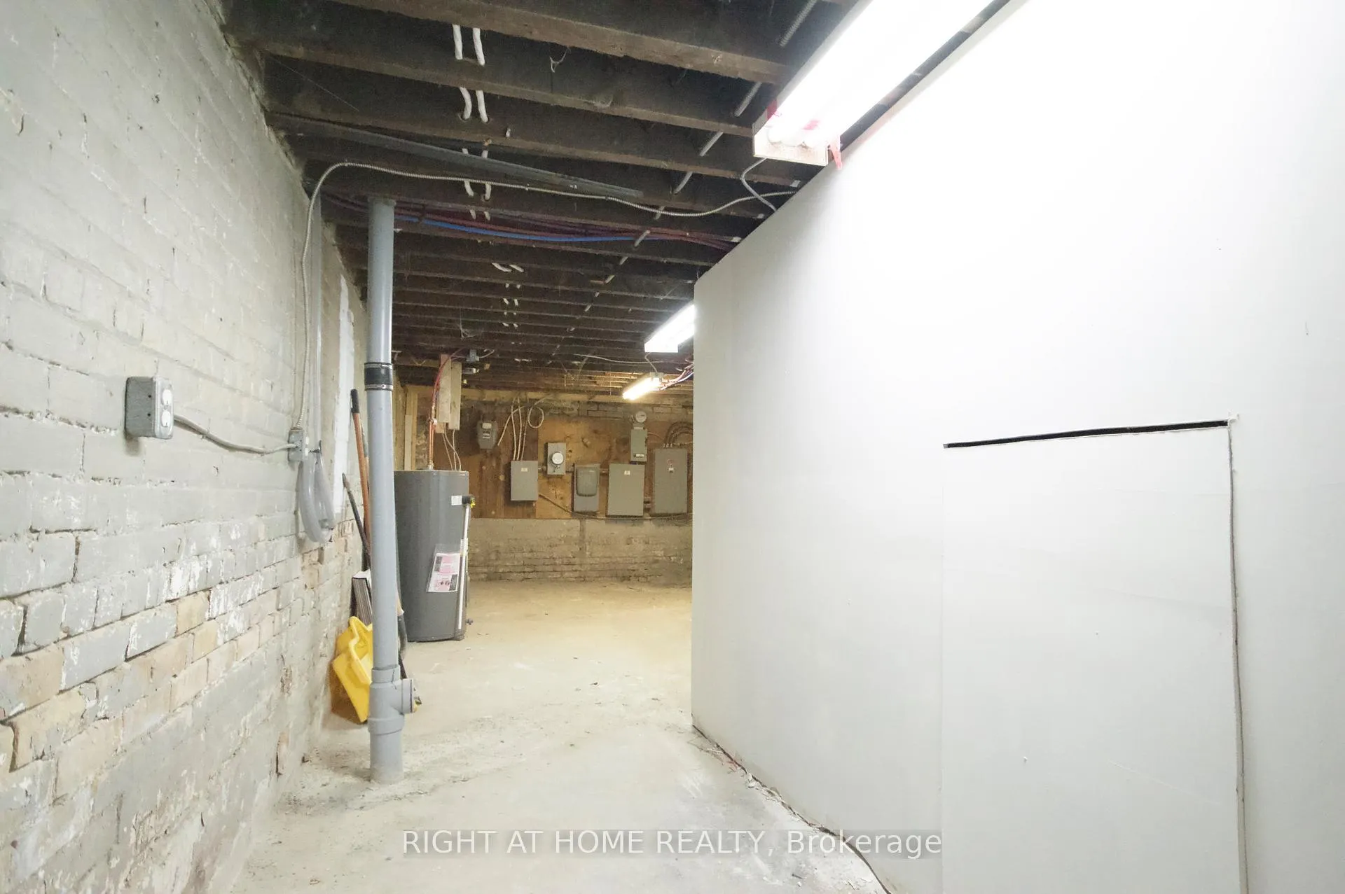 Photo 35 of 1448 Gerrard Street E, Toronto, Greenwood-Coxwell — HOMEH