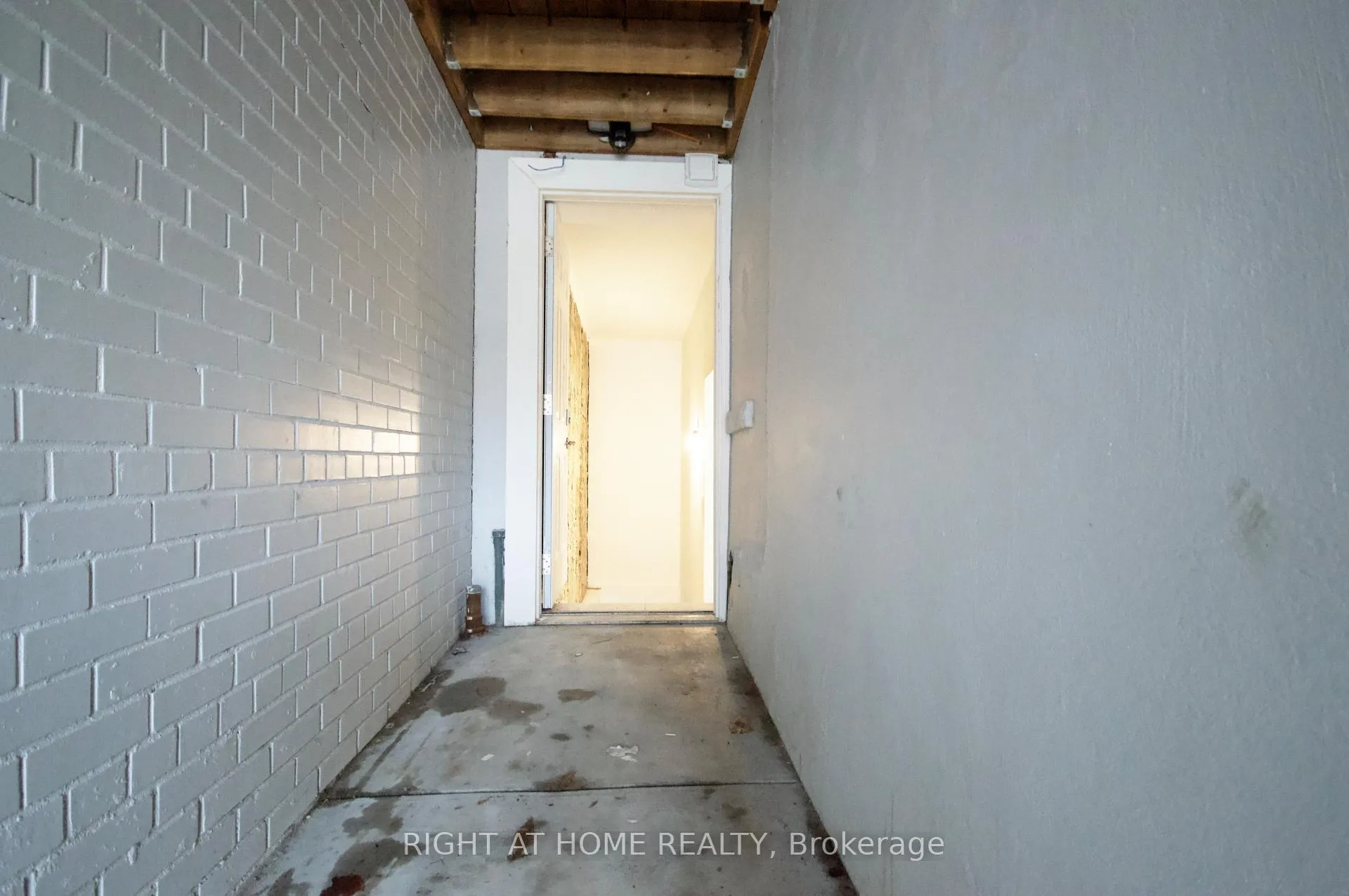 Photo 36 of 1448 Gerrard Street E, Toronto, Greenwood-Coxwell — HOMEH