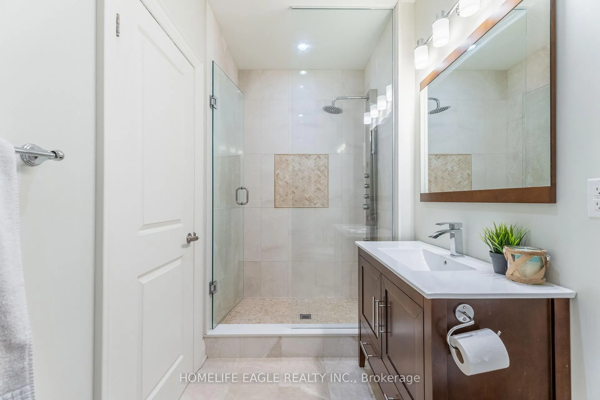 Photo 10 of 97B Craiglee Drive, Scarborough, Birchcliffe-Cliffside — HOMEH