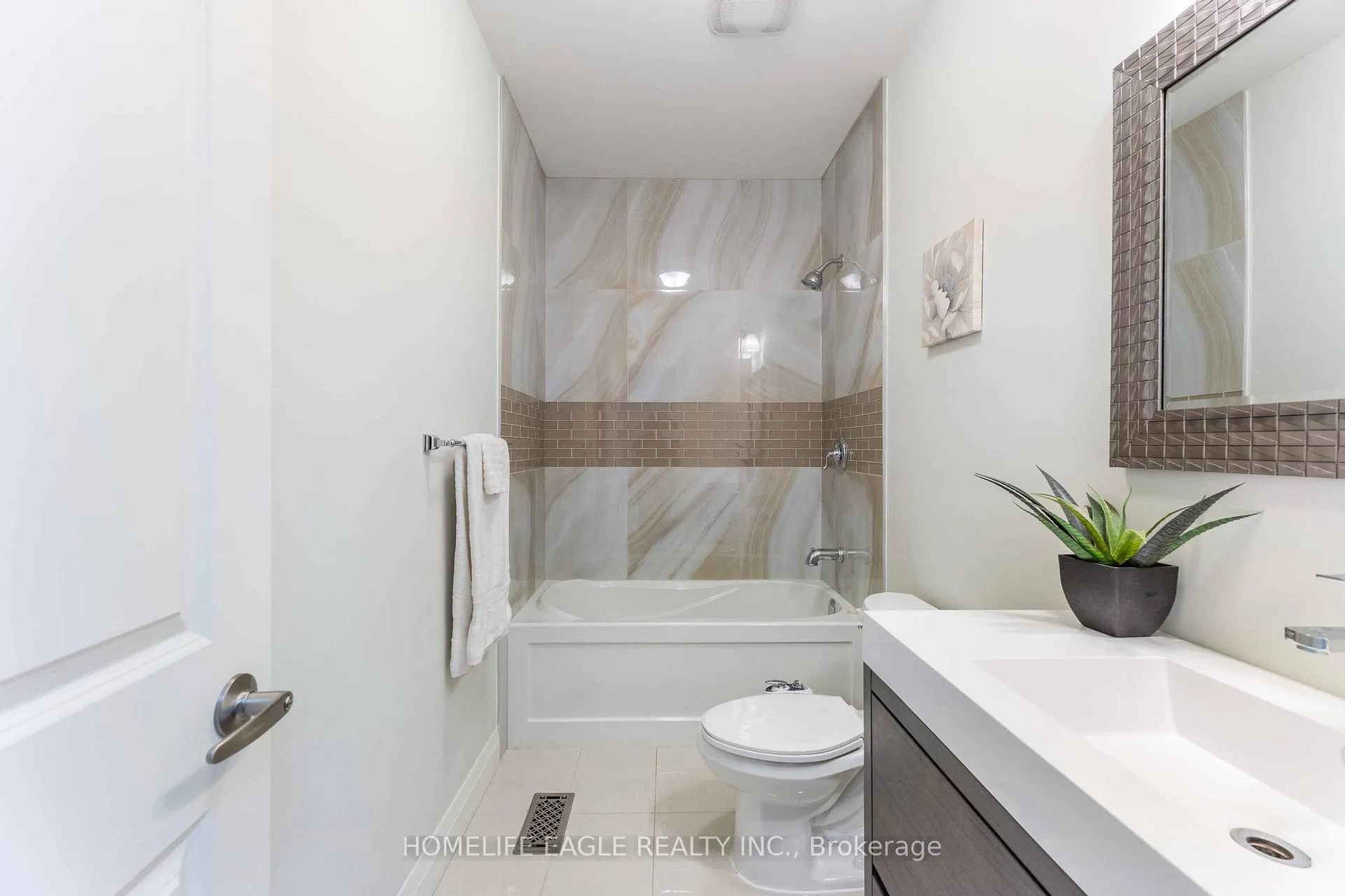 Photo 15 of 97B Craiglee Drive, Scarborough, Birchcliffe-Cliffside — HOMEH