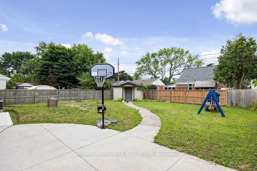 Photo 3 of 3095 Morris Drive, Windsor — HOMEH