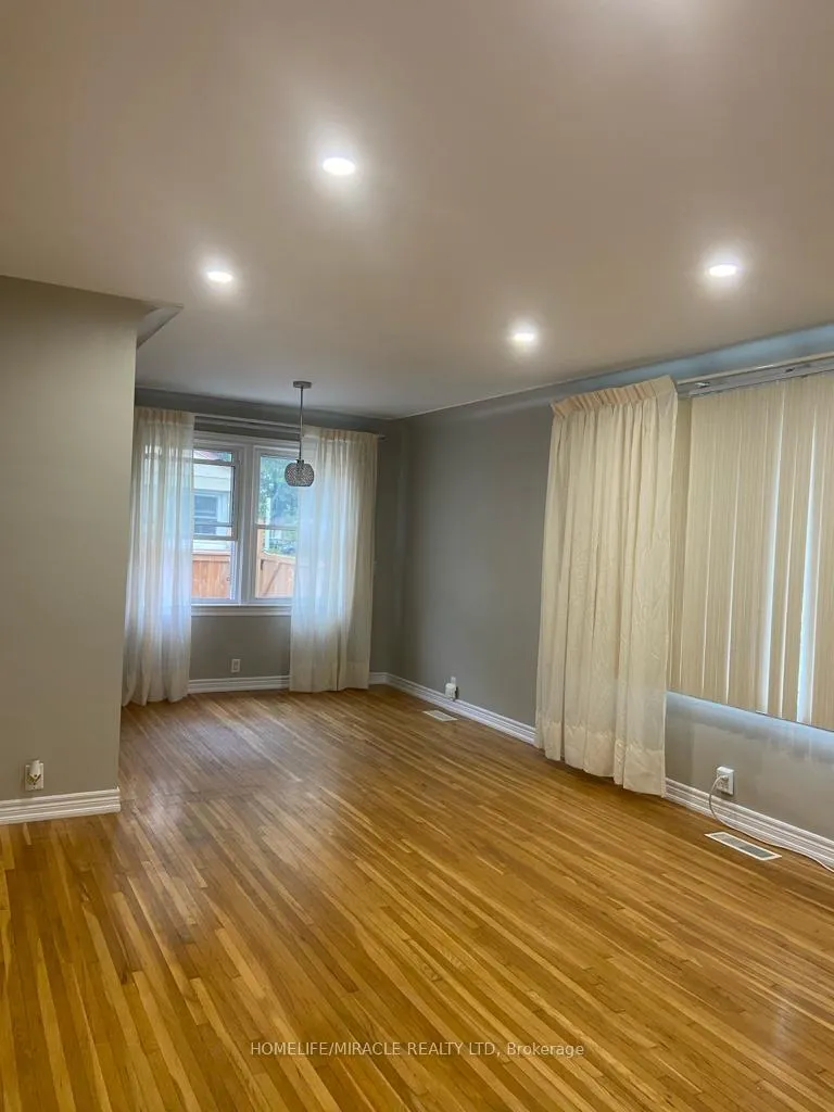 Photo 10 of 3095 Morris Drive, Windsor — HOMEH