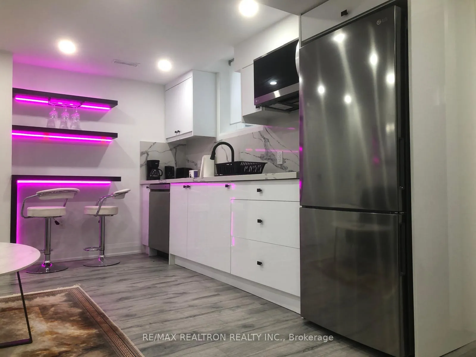 Photo 4 of Unit Bsmnt A, 264 Murray Drive, Aurora, Aurora Village — HOMEH