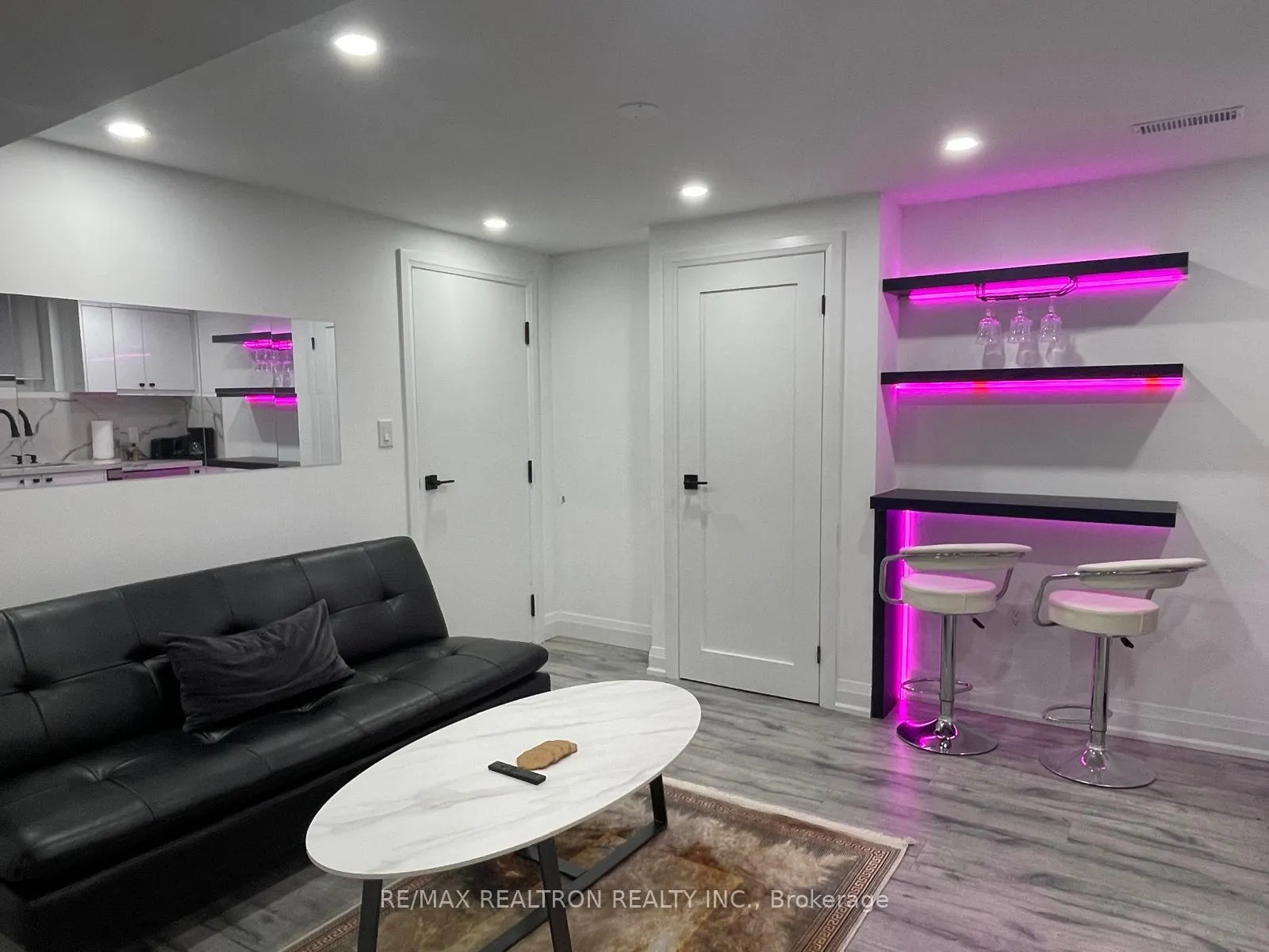 Photo 5 of Unit Bsmnt A, 264 Murray Drive, Aurora, Aurora Village — HOMEH