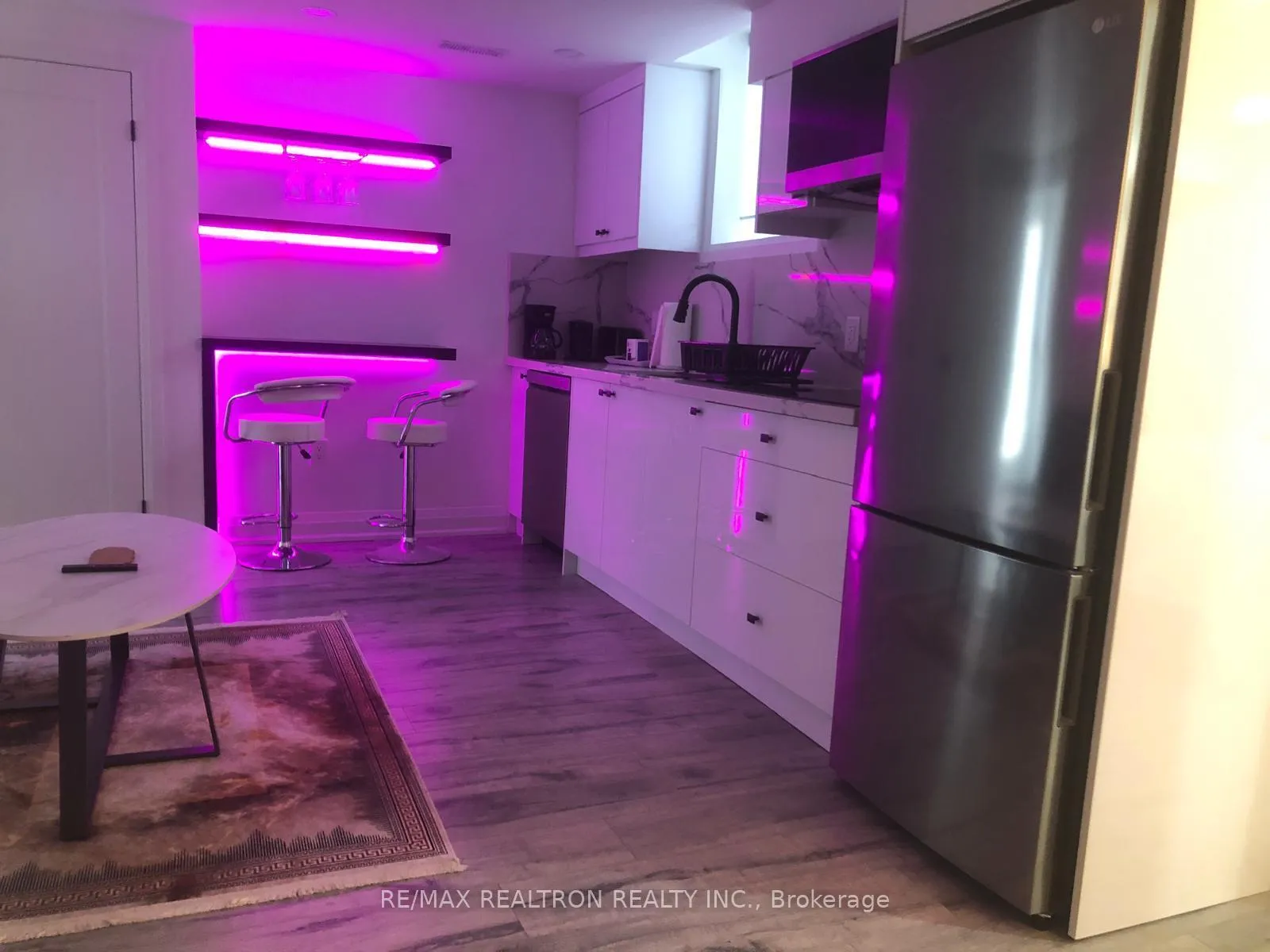 Photo 7 of Unit Bsmnt A, 264 Murray Drive, Aurora, Aurora Village — HOMEH