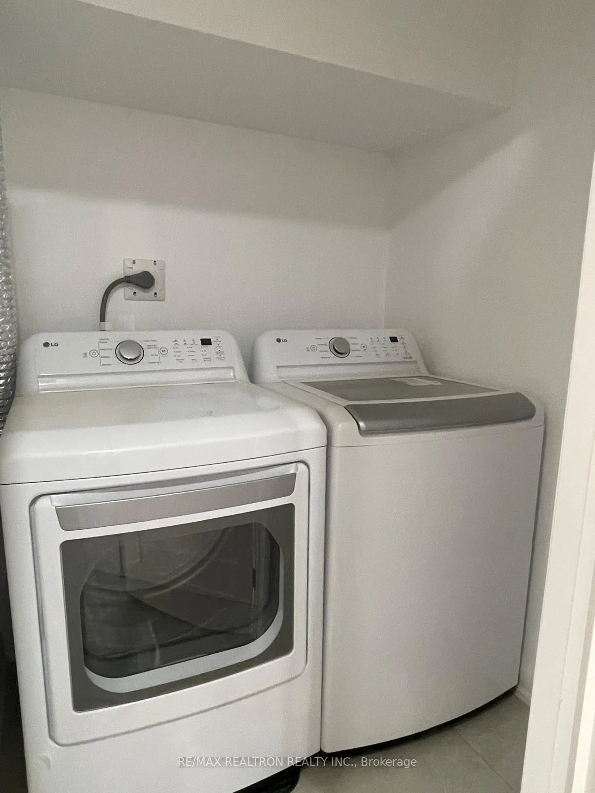 Photo 29 of Unit Bsmnt A, 264 Murray Drive, Aurora, Aurora Village — HOMEH