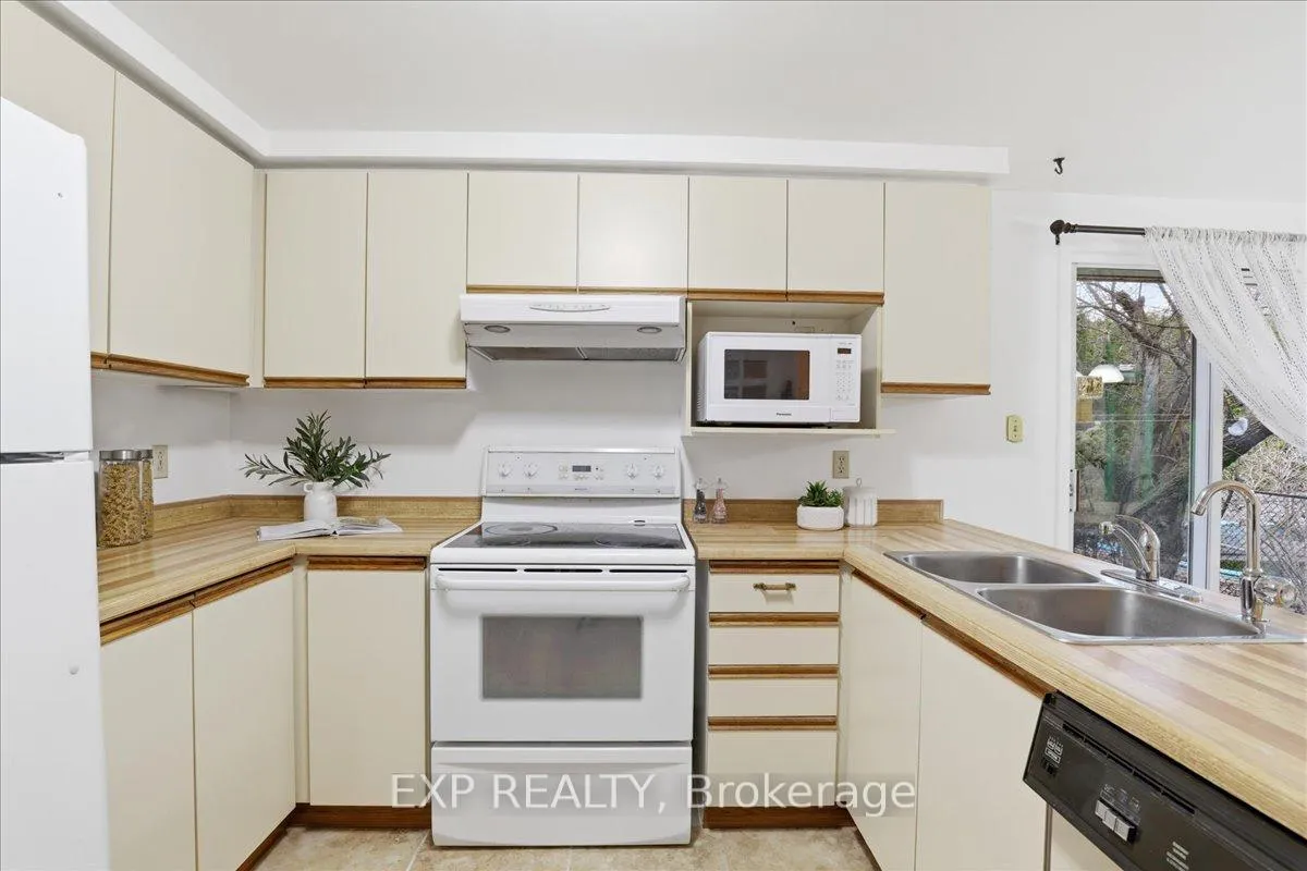 Photo 7 of 56 Rushbrook Drive, Kitchener — HOMEH