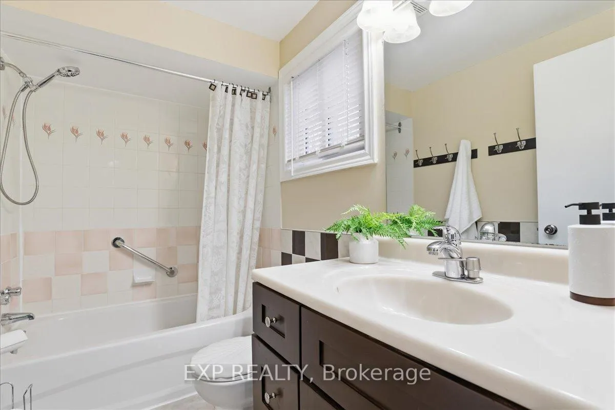 Photo 21 of 56 Rushbrook Drive, Kitchener — HOMEH