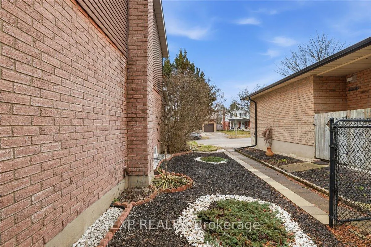Photo 28 of 56 Rushbrook Drive, Kitchener — HOMEH