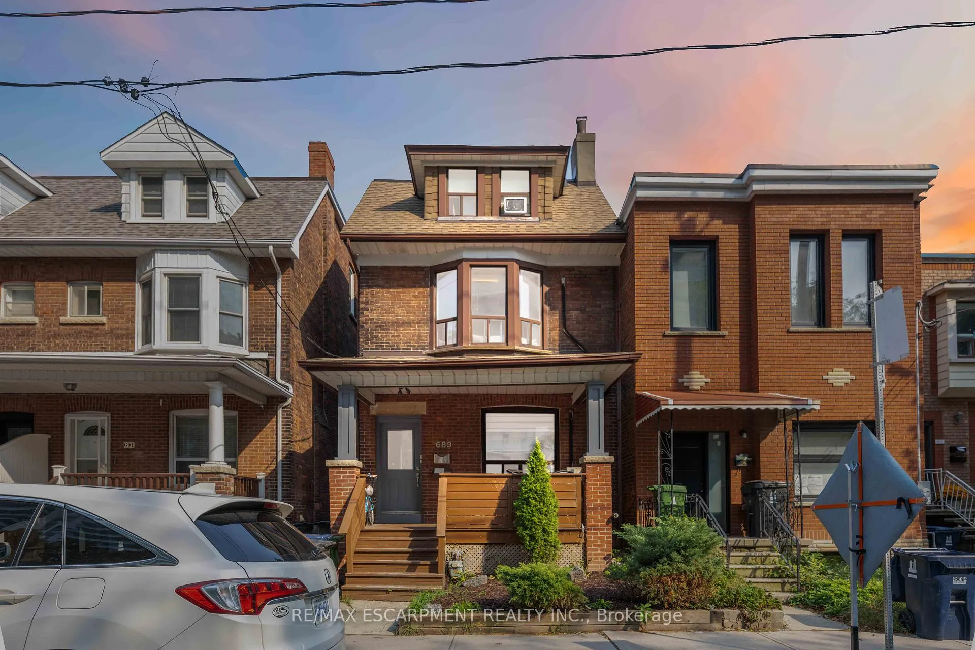 Front of 689 Dovercourt Road