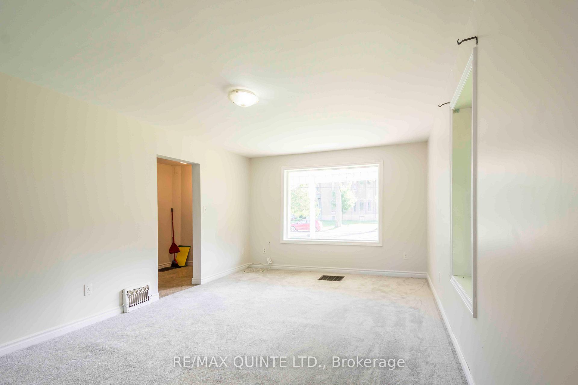 Photo 4 of 192 Dufferin Avenue, Belleville, Belleville Ward — HOMEH