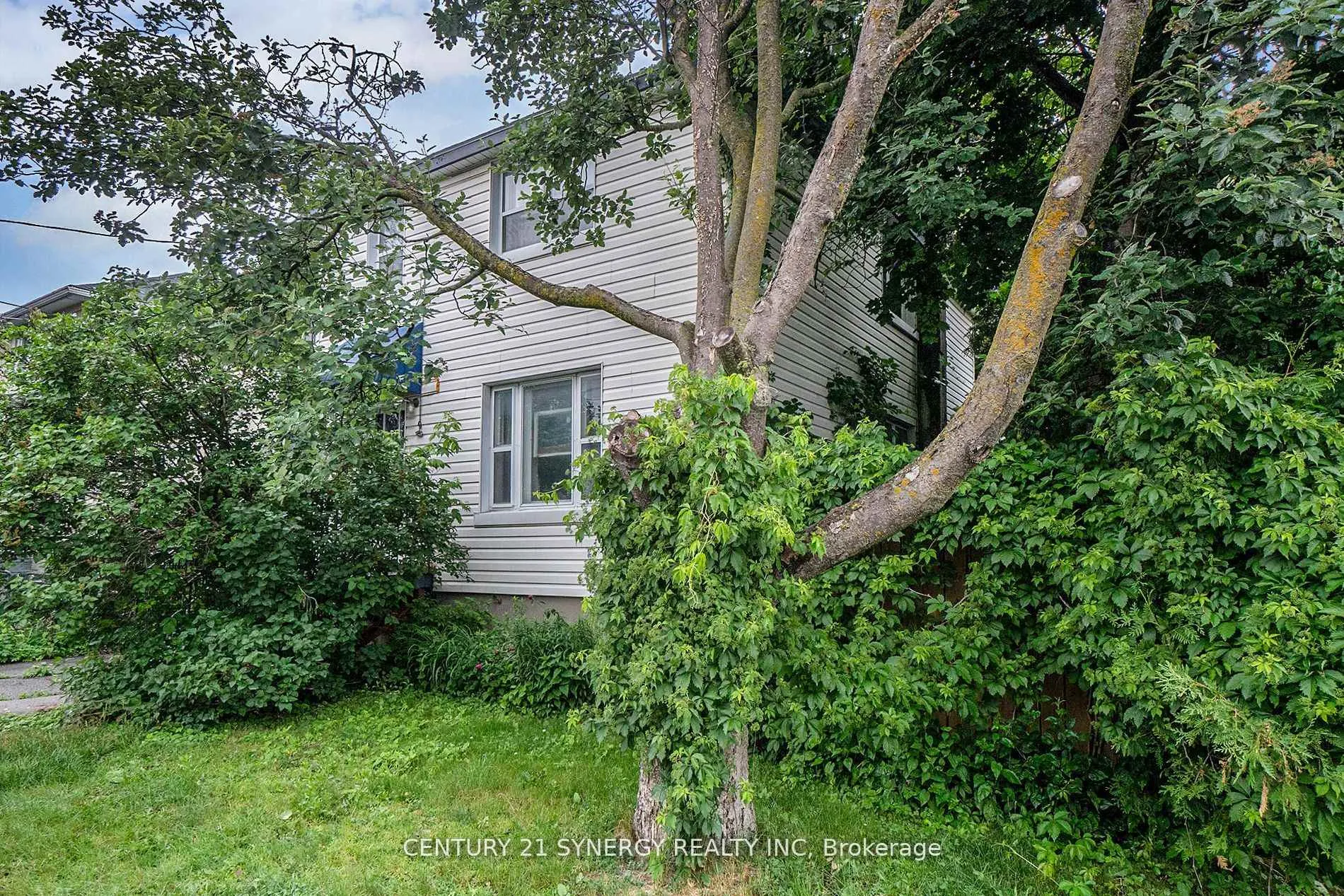 Photo 2 of 327 Richelieu Avenue, Ottawa, Vanier — HOMEH