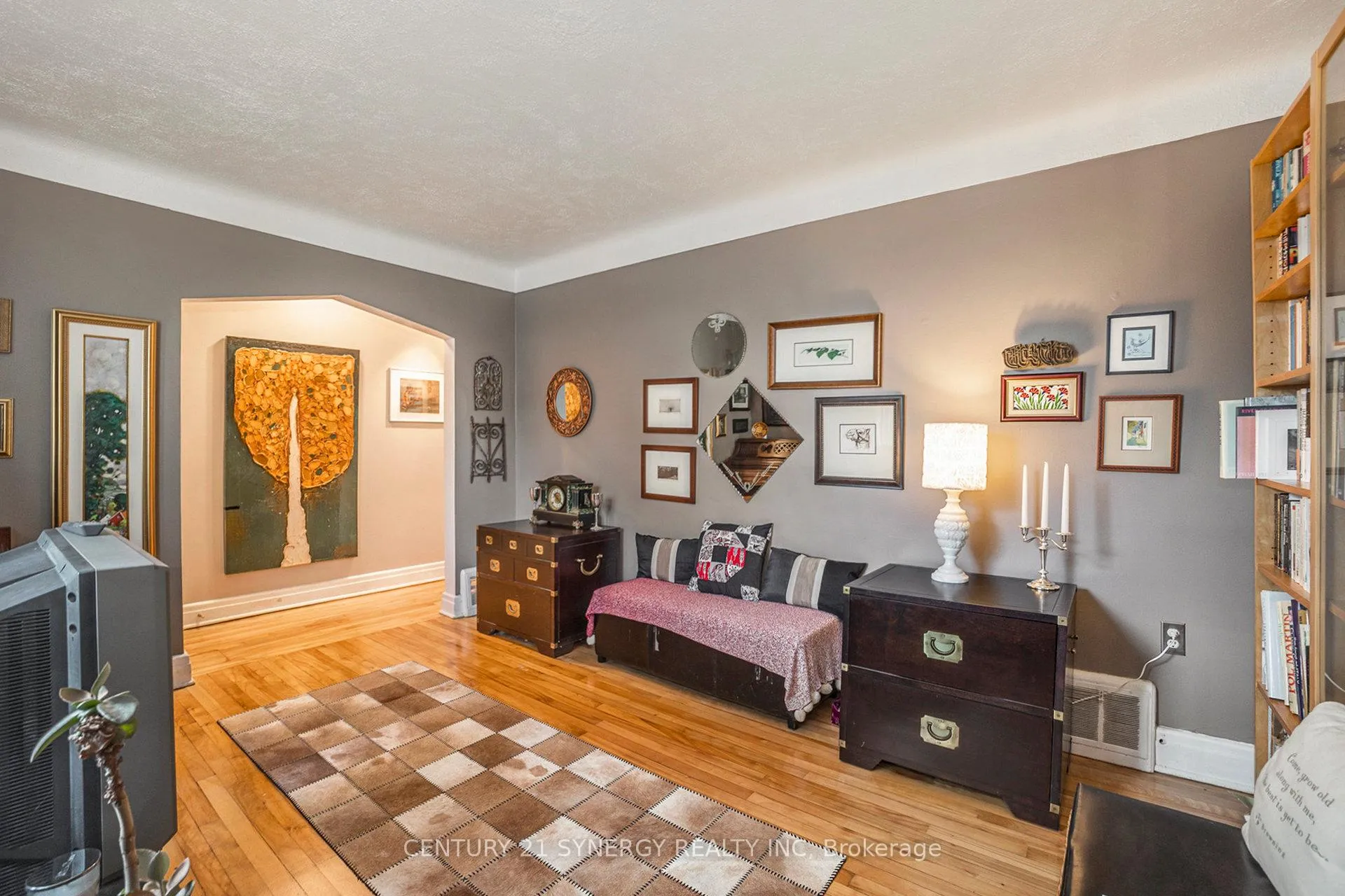 Photo 13 of 327 Richelieu Avenue, Ottawa, Vanier — HOMEH