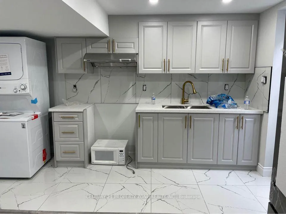 Photo 1 of 697 Layton Court, Pickering, West Shore — HOMEH