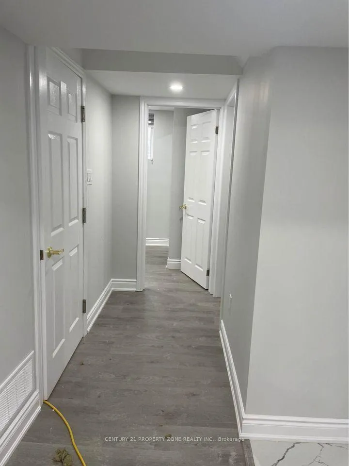 Photo 3 of 697 Layton Court, Pickering, West Shore — HOMEH