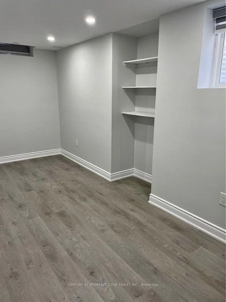 Photo 6 of 697 Layton Court, Pickering, West Shore — HOMEH