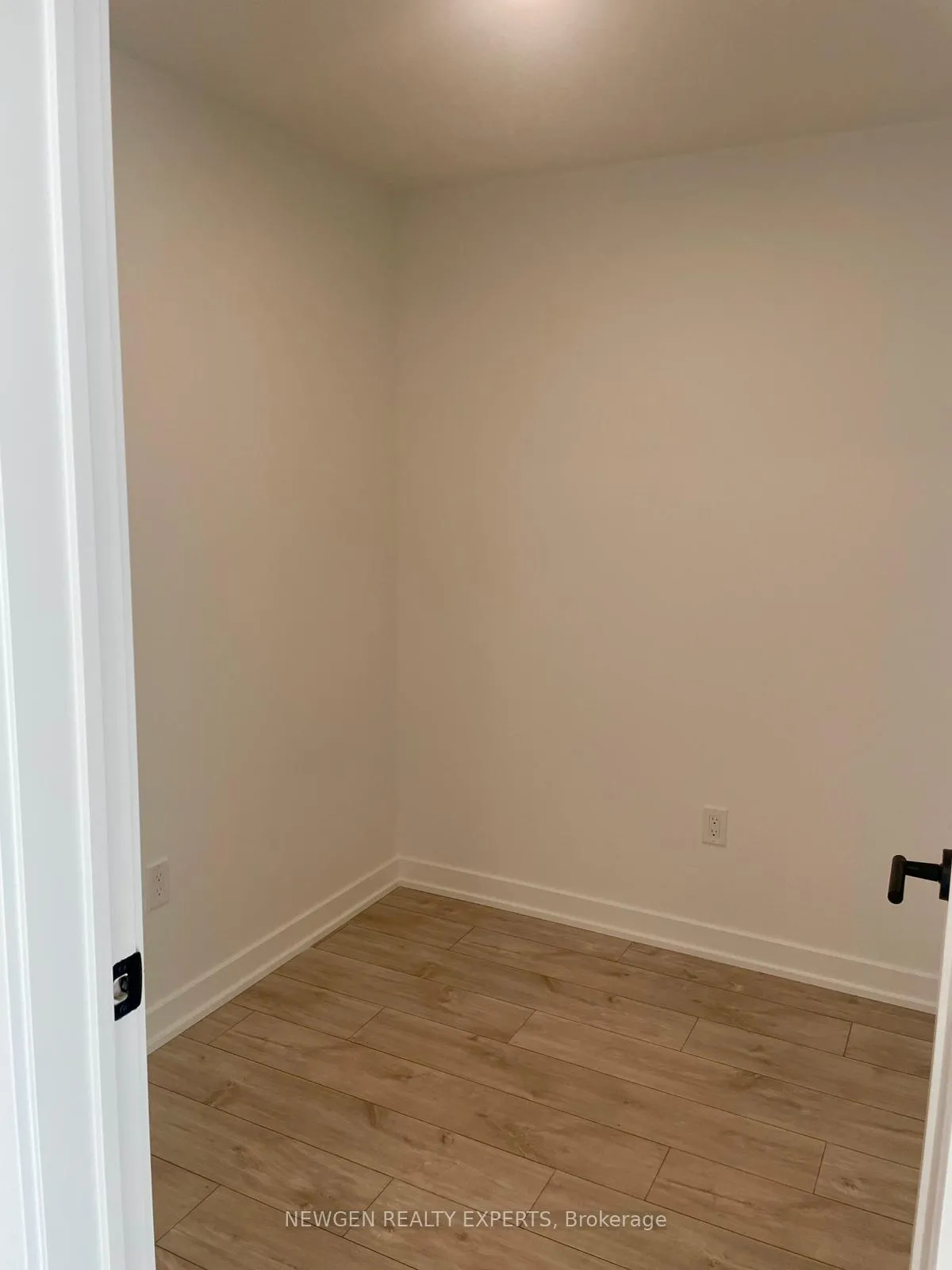 Photo 12 of Unit 501, 750 Whitlock Avenue, Milton, Cobban — HOMEH