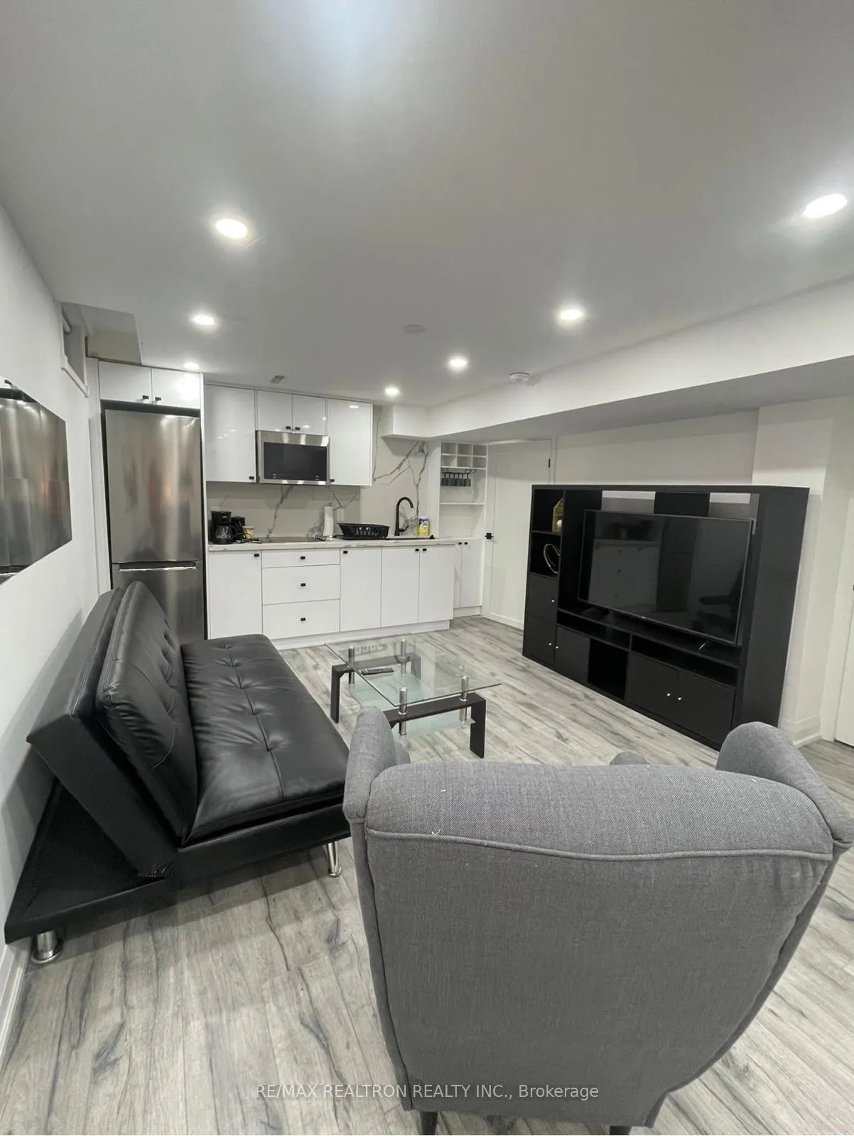 Photo 1 of Unit Bs,mt B, 264 Murray Drive, Aurora, Aurora Village — HOMEH