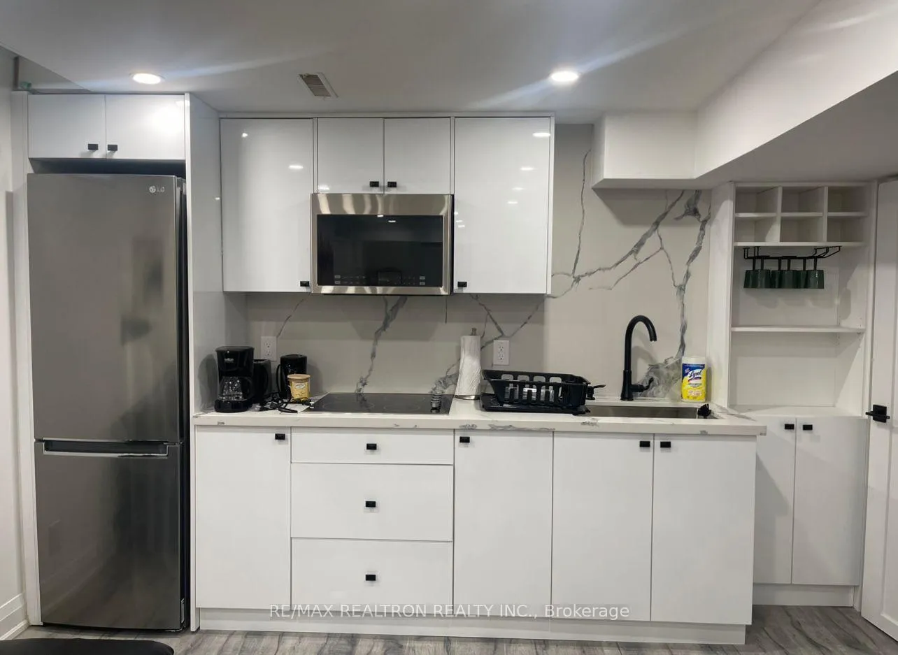 Photo 2 of Unit Bs,mt B, 264 Murray Drive, Aurora, Aurora Village — HOMEH