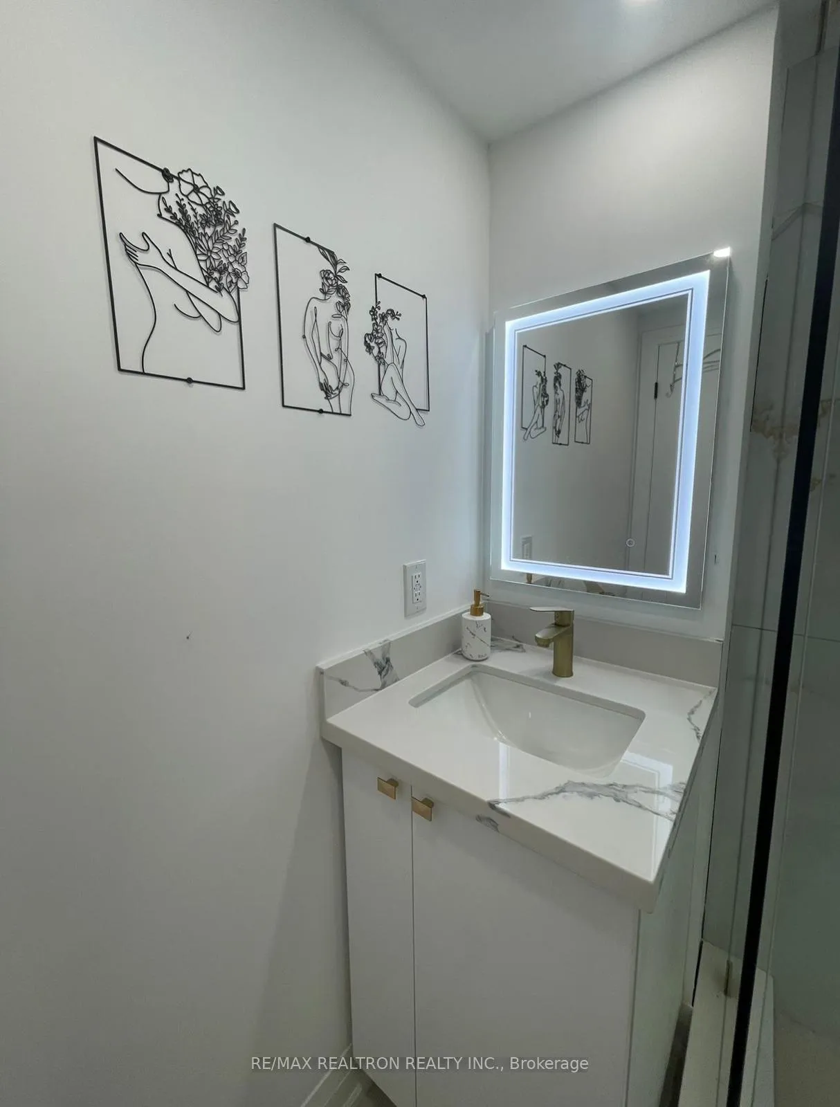 Photo 9 of Unit Bs,mt B, 264 Murray Drive, Aurora, Aurora Village — HOMEH