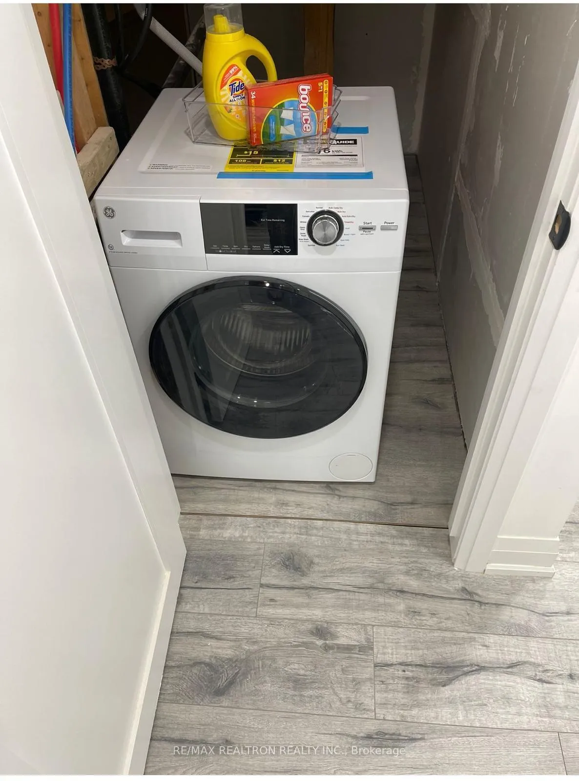 Photo 10 of Unit Bs,mt B, 264 Murray Drive, Aurora, Aurora Village — HOMEH