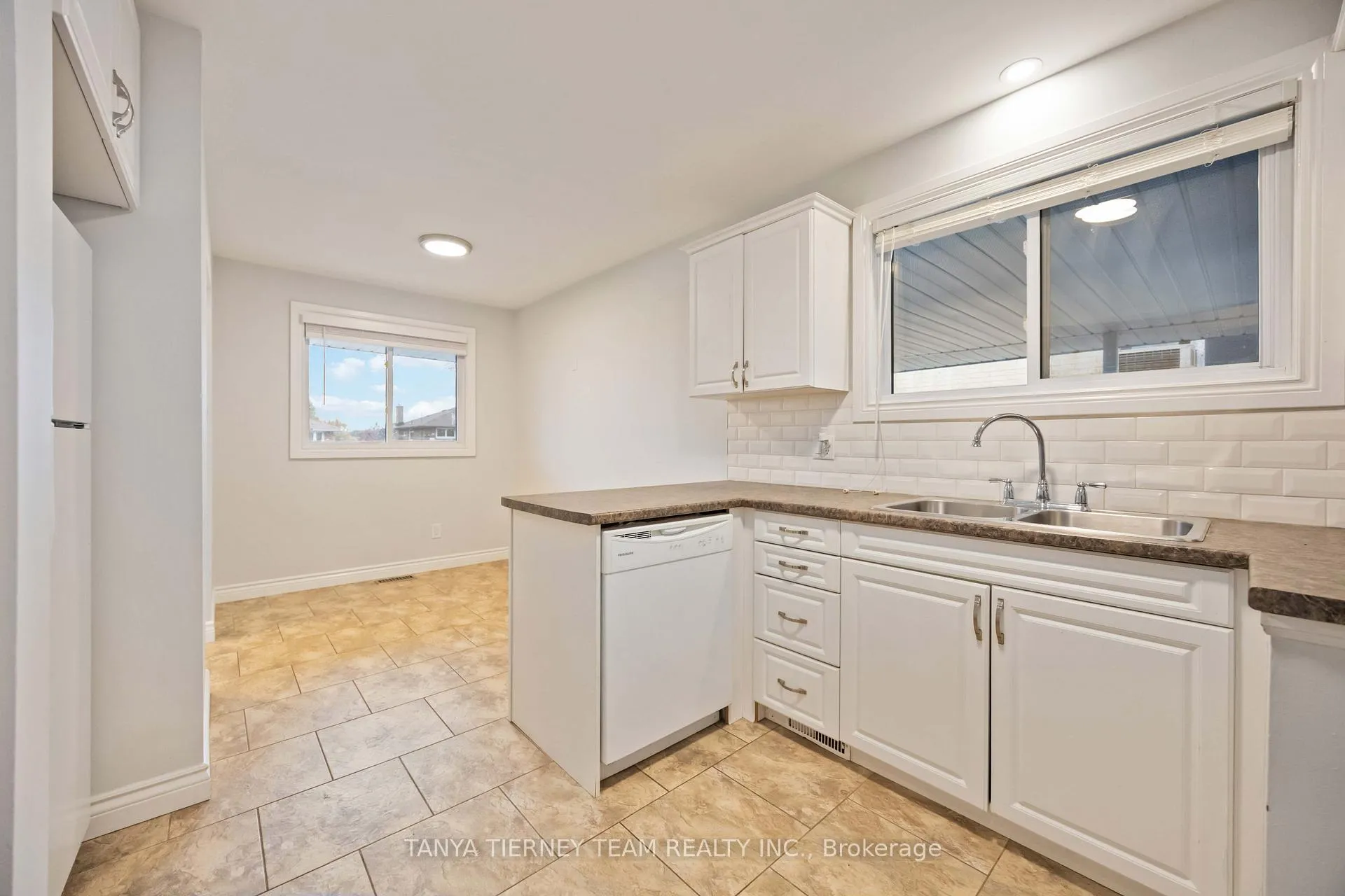 Photo 11 of 117 Keewatin Street S, Oshawa, Donevan — HOMEH