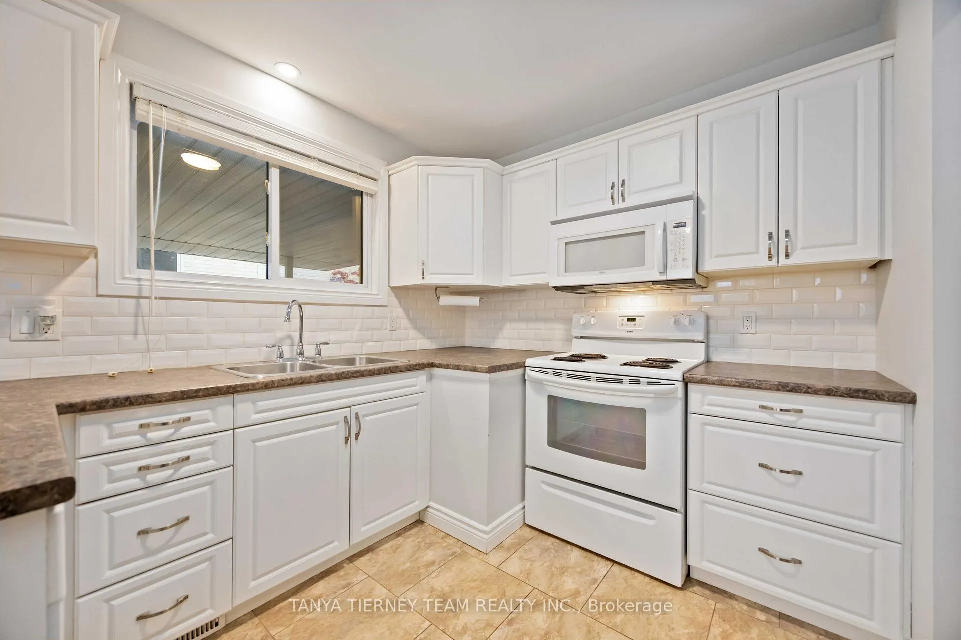 Photo 12 of 117 Keewatin Street S, Oshawa, Donevan — HOMEH