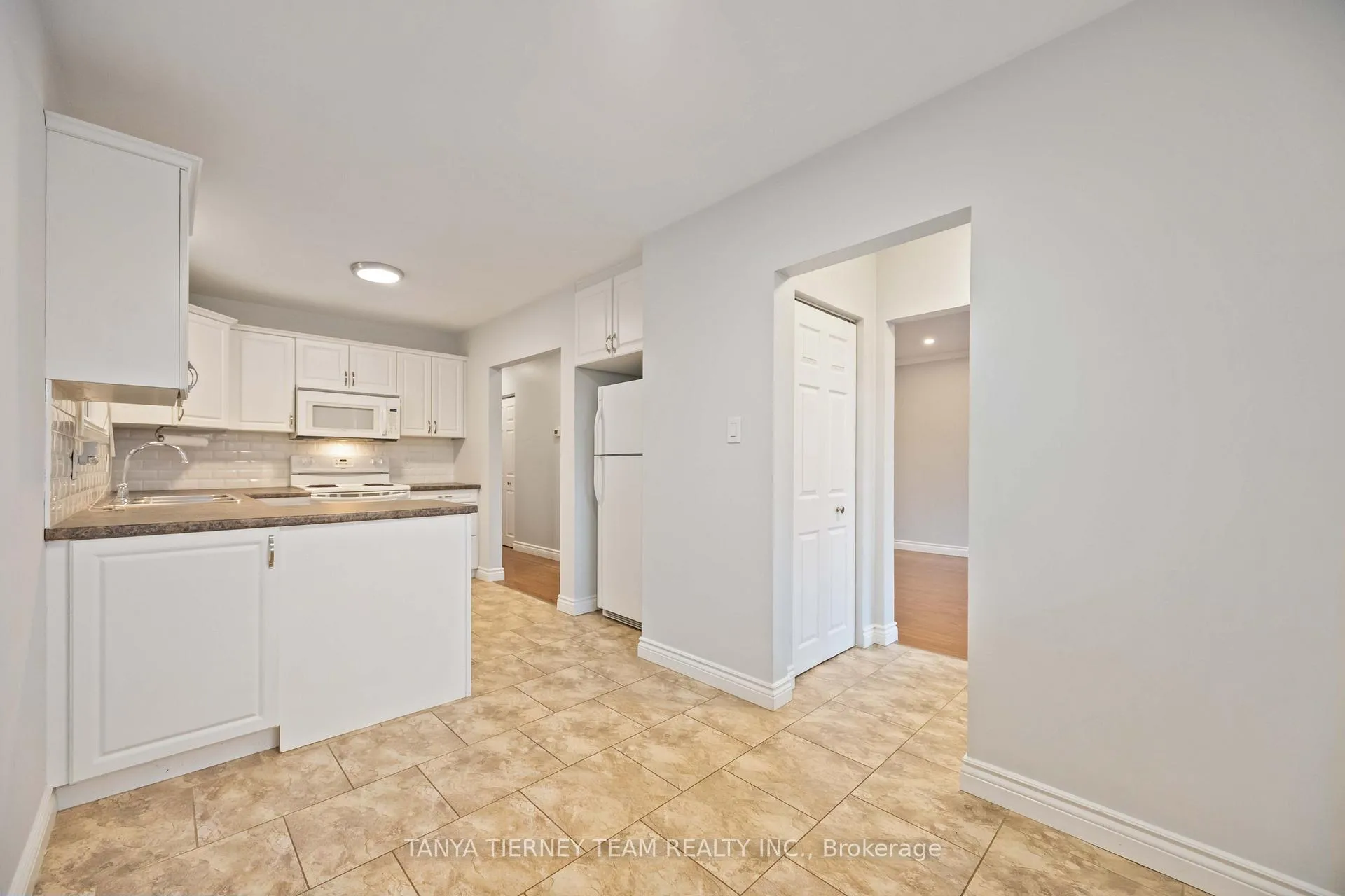Photo 13 of 117 Keewatin Street S, Oshawa, Donevan — HOMEH