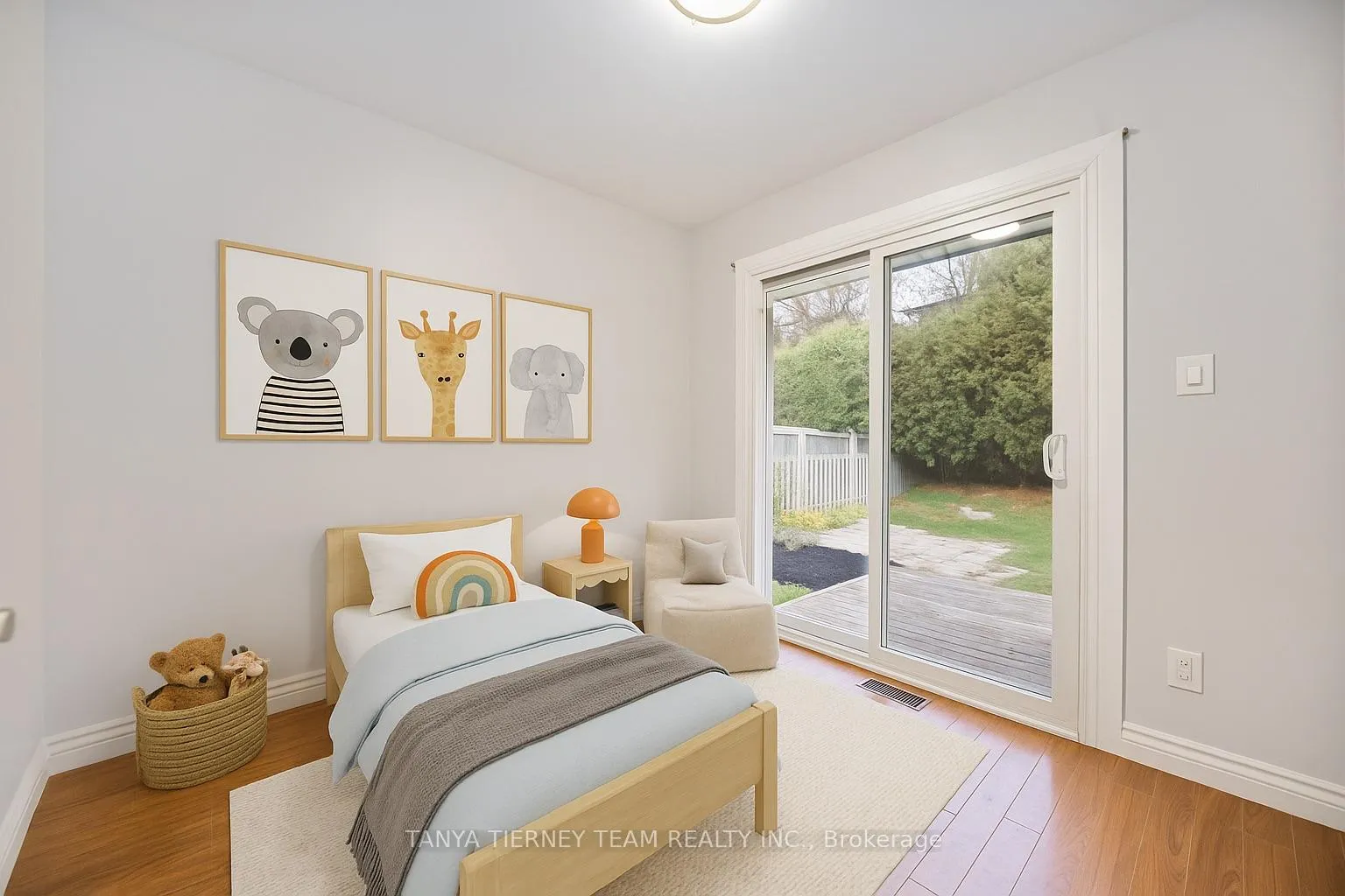 Photo 18 of 117 Keewatin Street S, Oshawa, Donevan — HOMEH