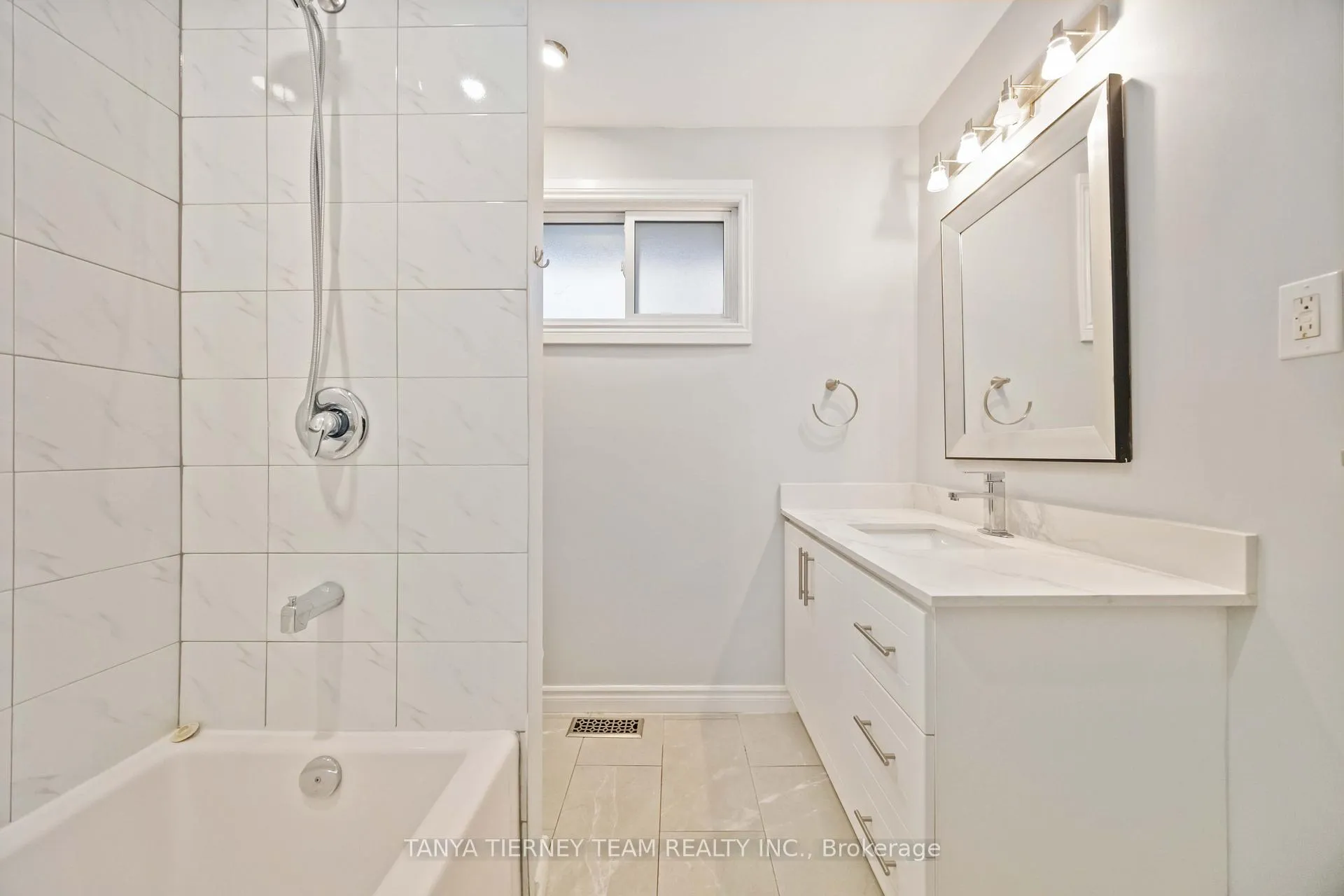 Photo 20 of 117 Keewatin Street S, Oshawa, Donevan — HOMEH