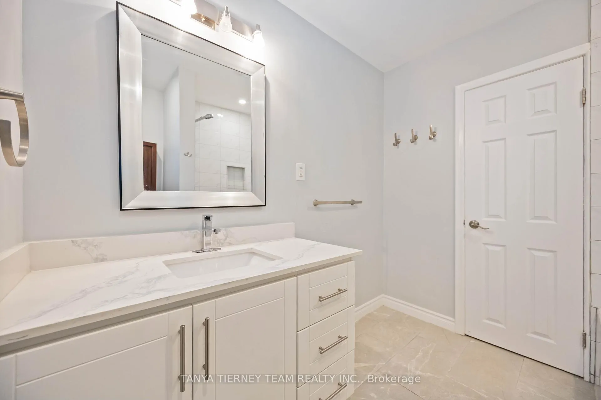 Photo 21 of 117 Keewatin Street S, Oshawa, Donevan — HOMEH