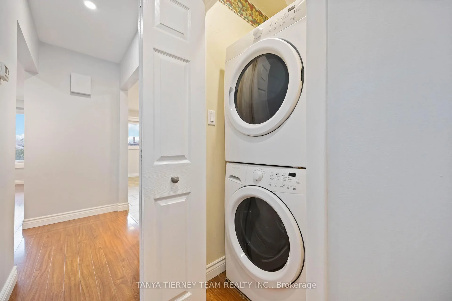 Photo 22 of 117 Keewatin Street S, Oshawa, Donevan — HOMEH