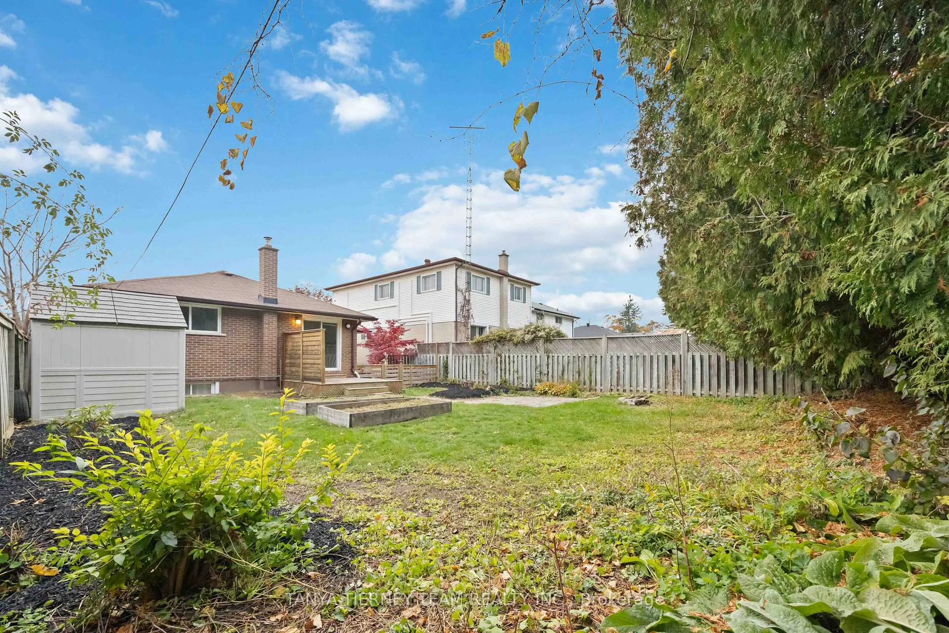 Photo 28 of 117 Keewatin Street S, Oshawa, Donevan — HOMEH