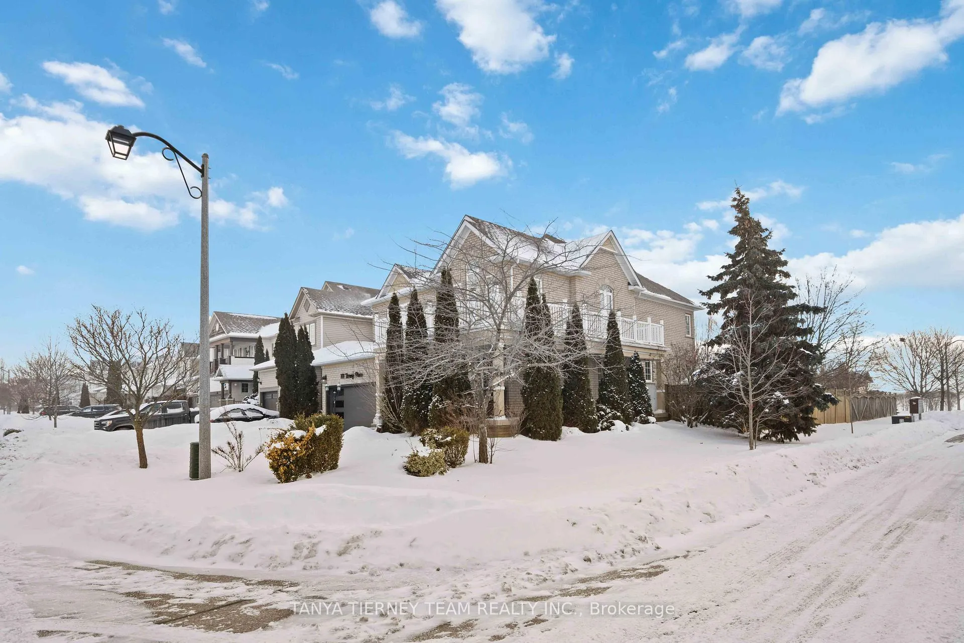 Photo 2 of 101 Tunney Place, Whitby, Brooklin — HOMEH
