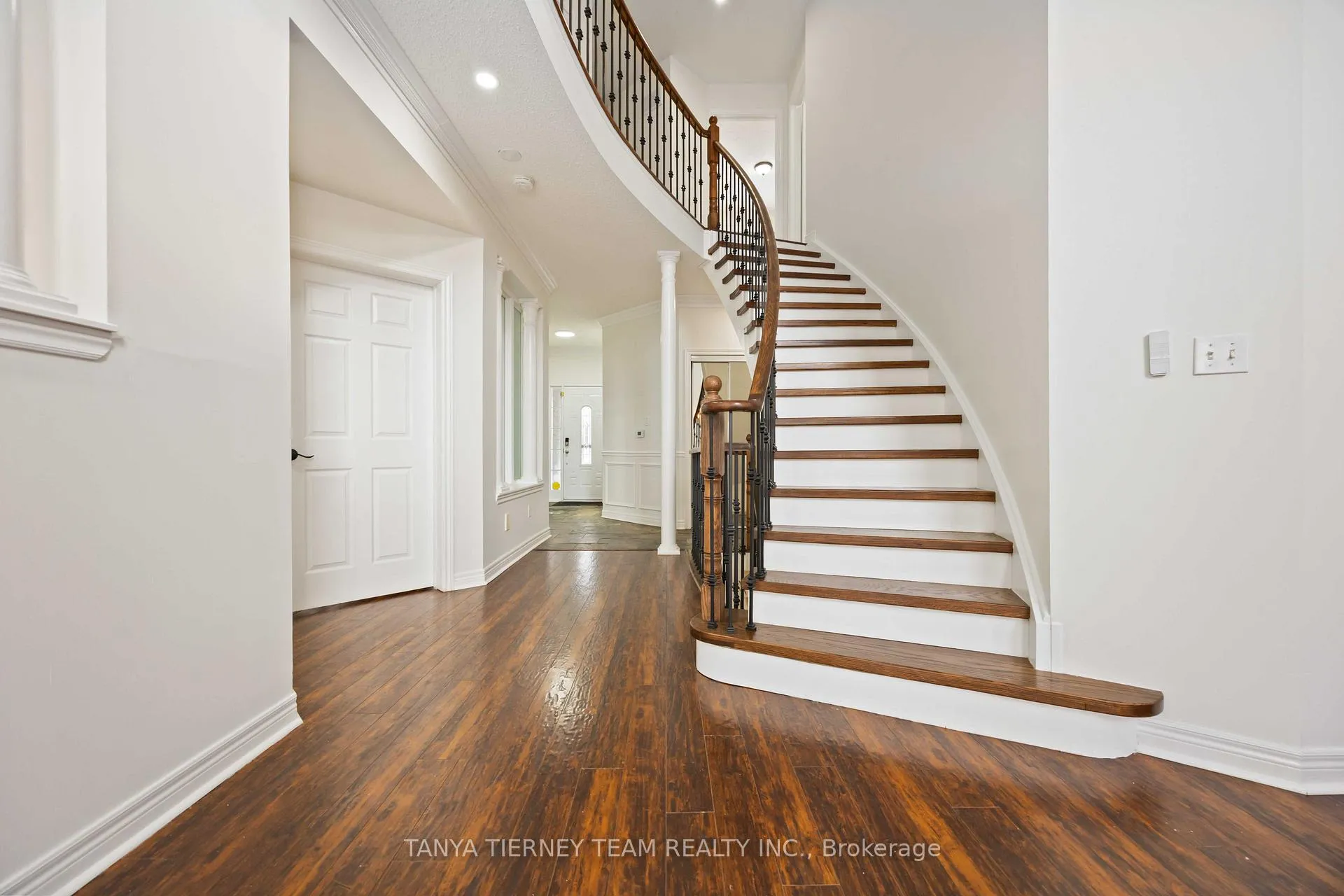 Photo 4 of 101 Tunney Place, Whitby, Brooklin — HOMEH