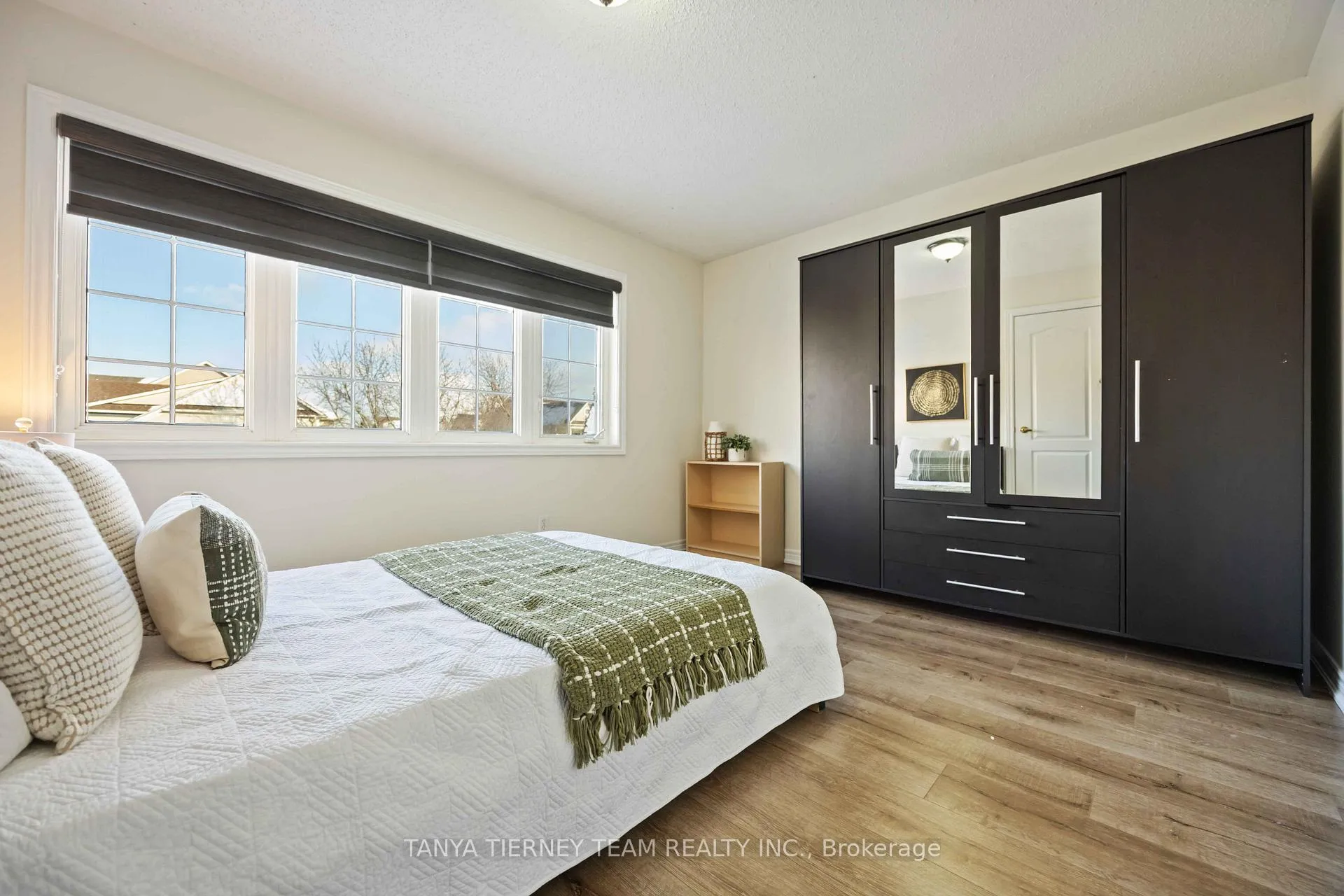 Photo 33 of 101 Tunney Place, Whitby, Brooklin — HOMEH