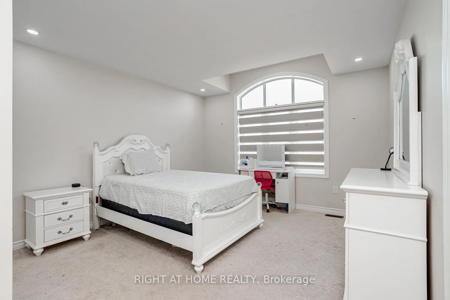 Photo 8 of 243 Northglen Boulevard N, Clarington, Bowmanville — HOMEH