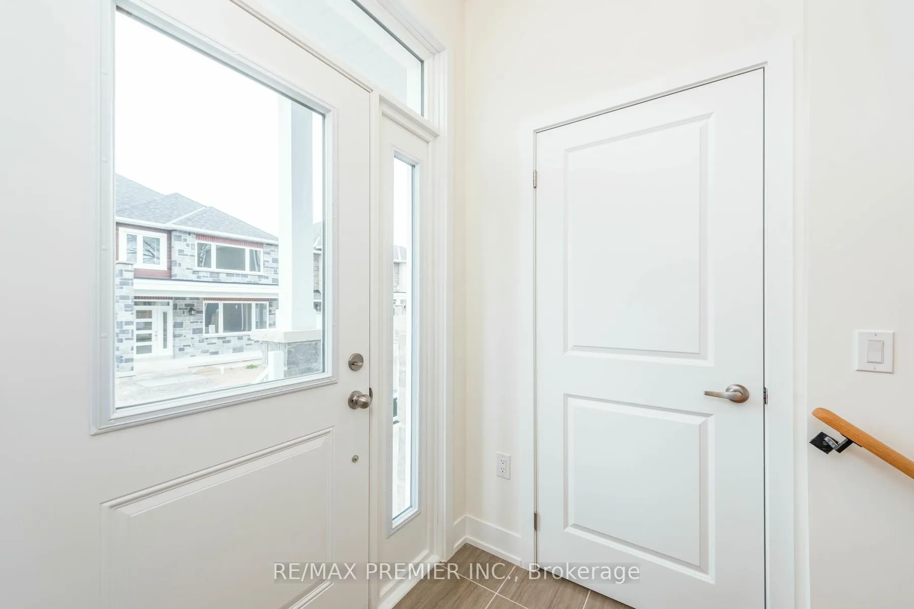 Photo 3 of Unit 11, 5 Hampton Lane, Barrie, Ardagh — HOMEH