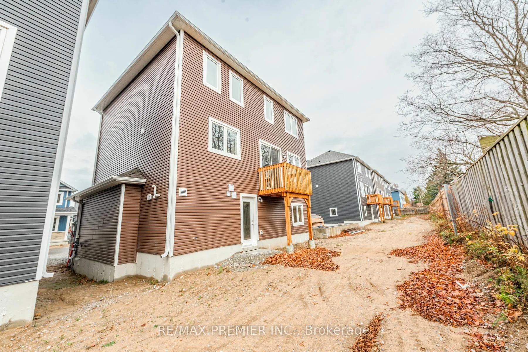 Photo 34 of Unit 11, 5 Hampton Lane, Barrie, Ardagh — HOMEH