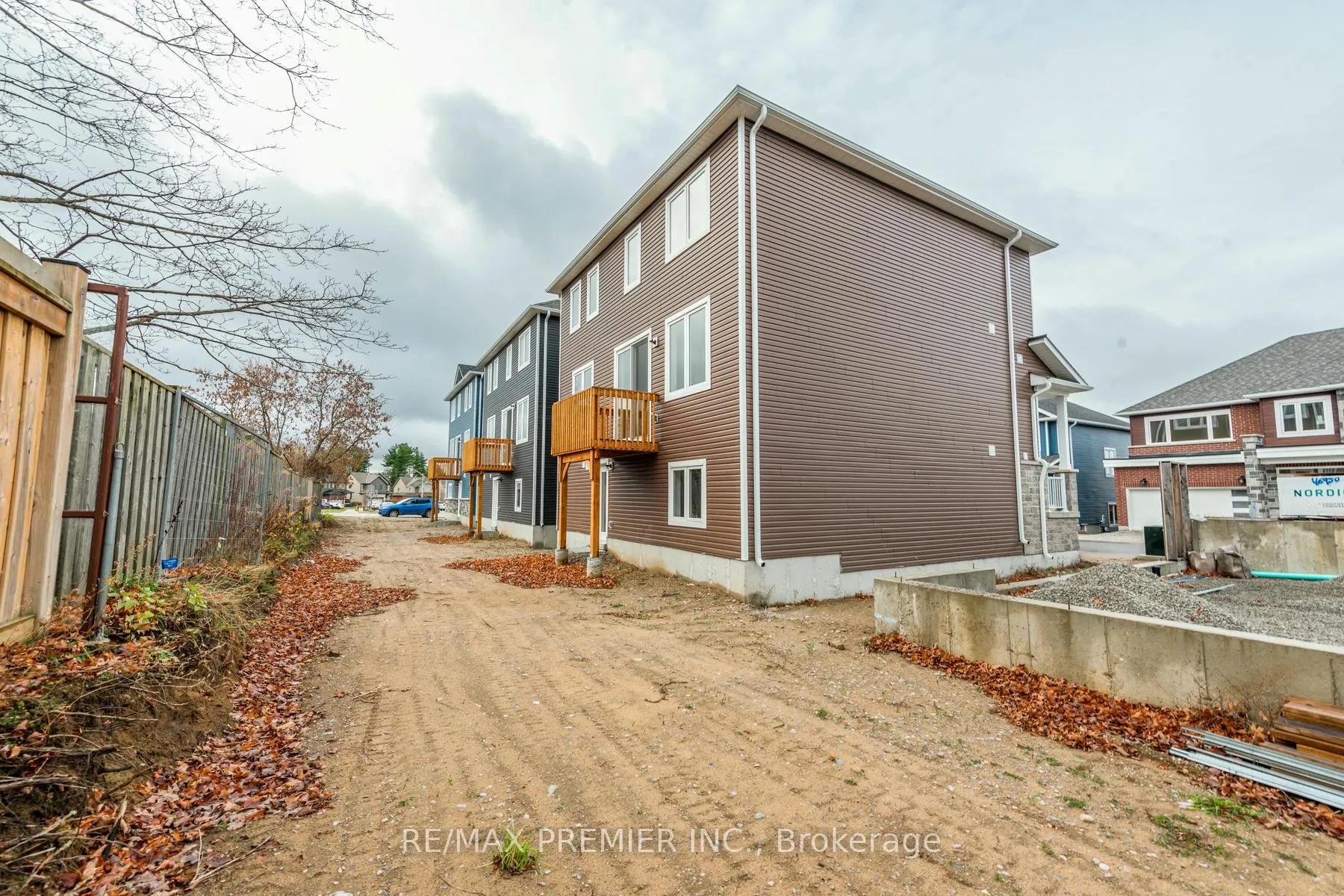 Photo 35 of Unit 11, 5 Hampton Lane, Barrie, Ardagh — HOMEH