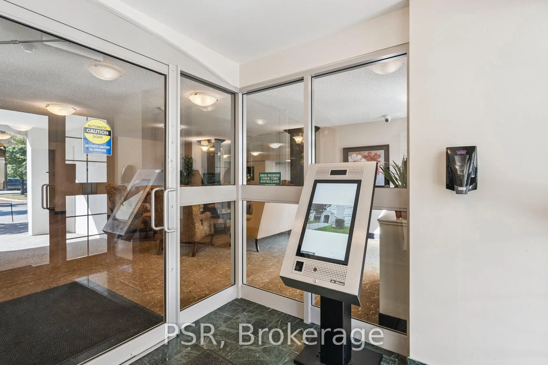 Photo 3 of Unit 302, 970 Golf Links Road, Hamilton, Ancaster — HOMEH