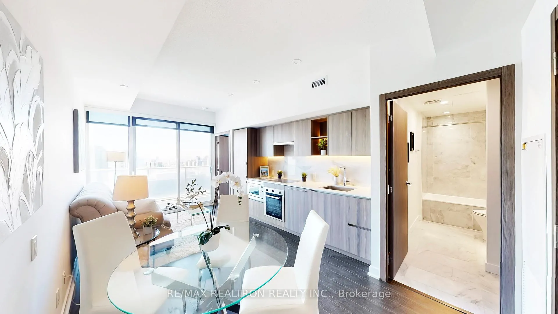 Photo 2 of Unit 3902, 19 Bathurst Street, Toronto, Waterfront Communities — HOMEH