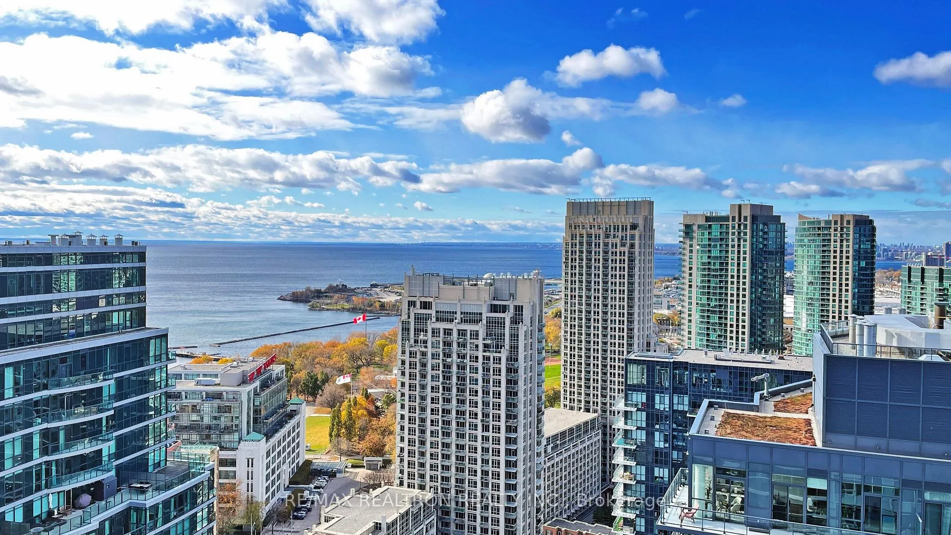 Photo 4 of Unit 3902, 19 Bathurst Street, Toronto, Waterfront Communities — HOMEH